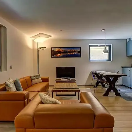 וילה 4br Spacious Chalet - What'app - 0034-656-619-782 - For Reservations! שאמוני